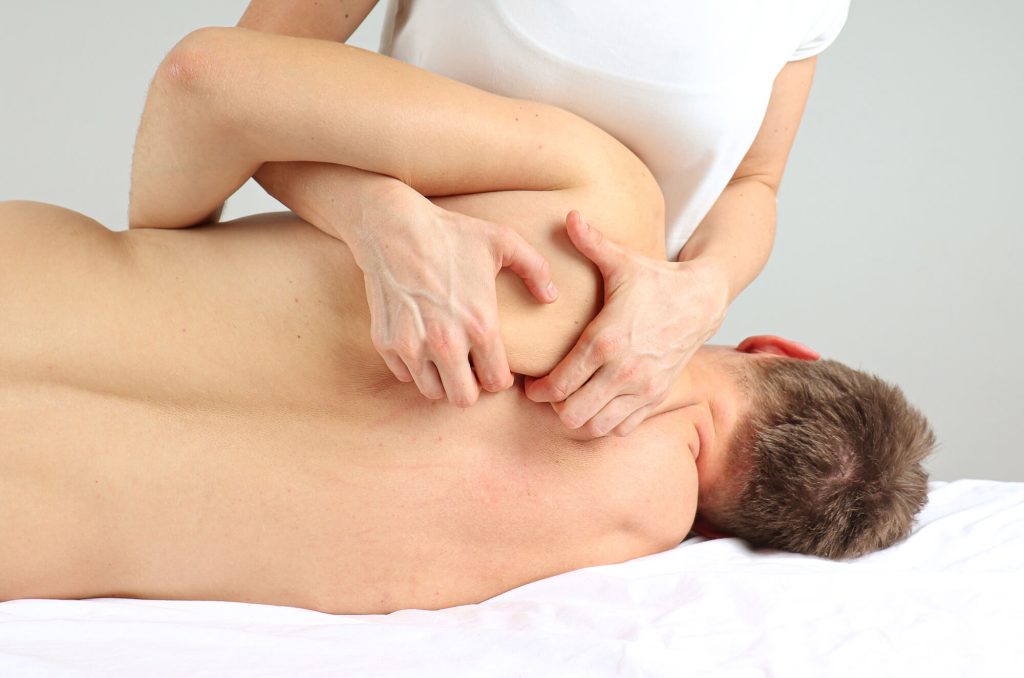 Osteopathische Behandlung bei Erwachsenen: Schulterblatt