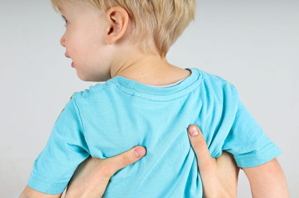 Osteopathische Behandlung eines Kleinkindes: Rippen