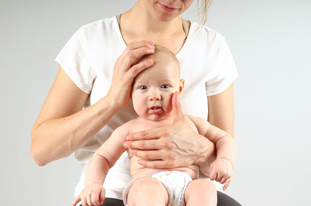 Osteopathische Behandlung eines Säuglings: Sutura sagitale